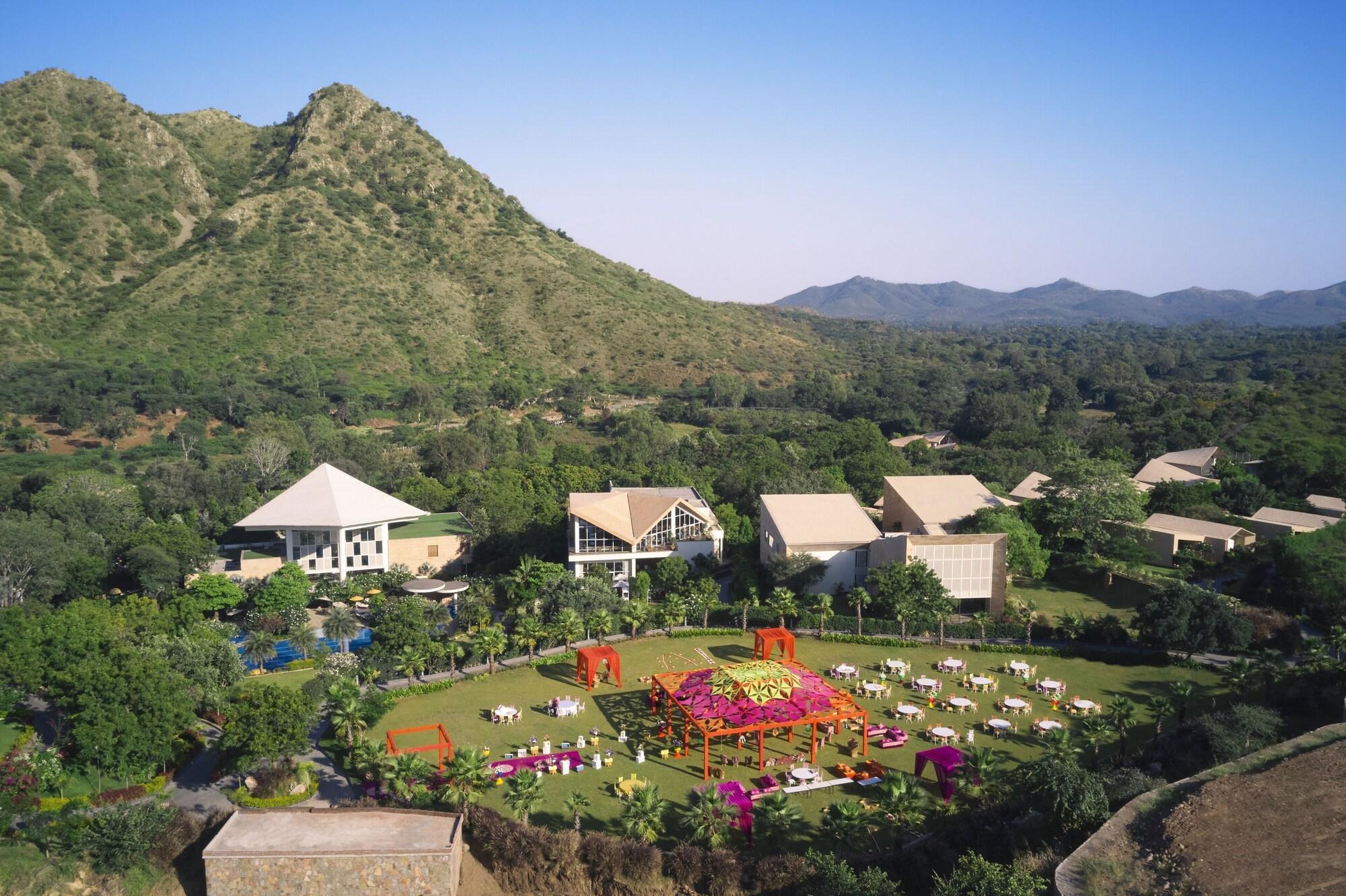 Taj Aravali Resort & Spa Udaipur Exterior photo